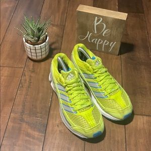 Women’s adidas sneaker size 6